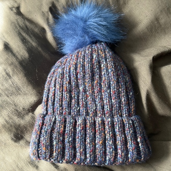 ๐ซSOLD ON M E R C A R I Winter beanie hat - Picture 1 of 3